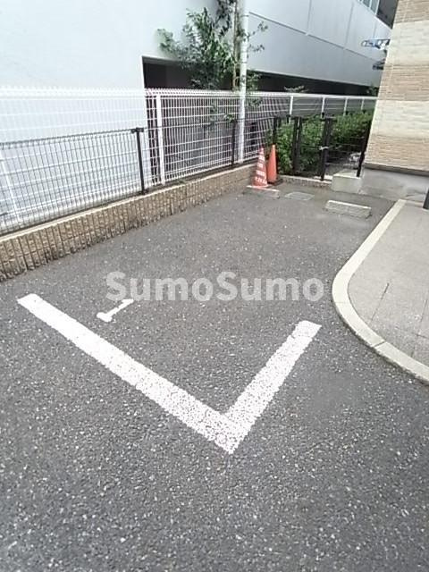 レオパレススプルース鳴尾の駐車場