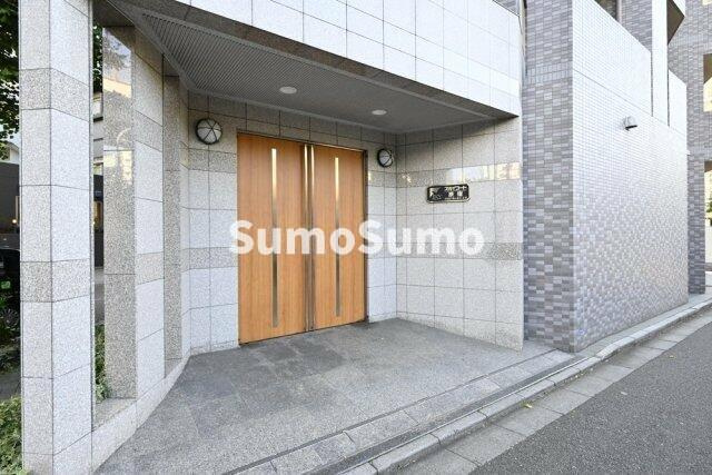 スカイコート原宿のエントランス