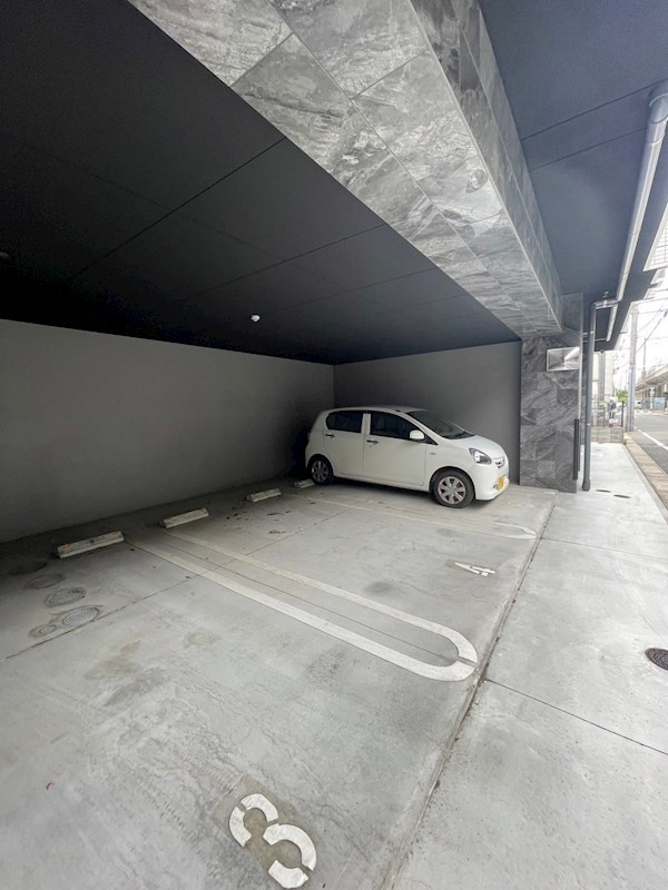 シャトーボヌールの駐車場