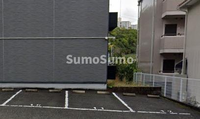 レオパレス北野屋敷の駐車場