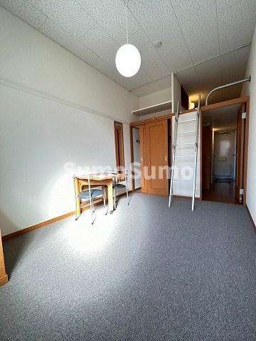 レオパレスルフランの居間・リビング|ゆったりとした居間です