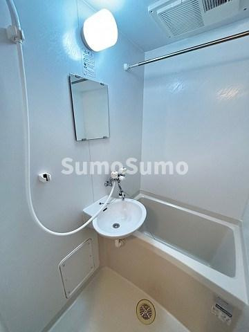 レオパレスルフランの浴室|コンパクトで使いやすいお風呂です