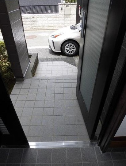 上鷺宮3-8テラスハウス　の玄関