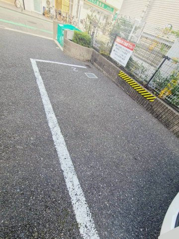 レオパレススプルース鳴尾の駐車場