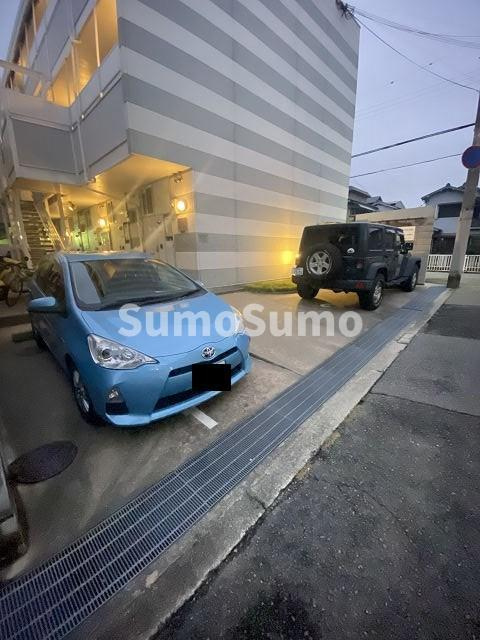 レオパレスエル・ガルテンの駐車場|駐車スペースもあります