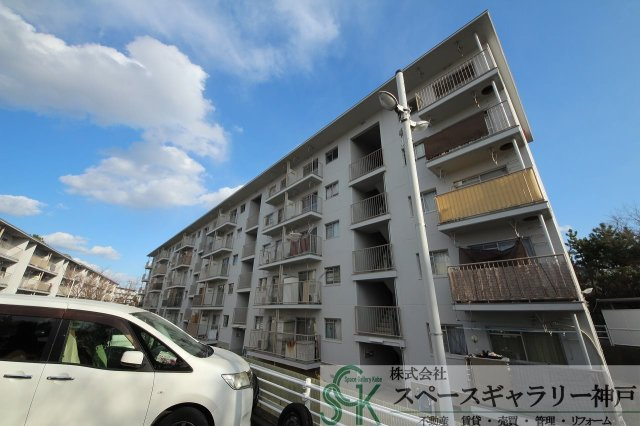 上高丸厚生年金住宅3号棟の外観