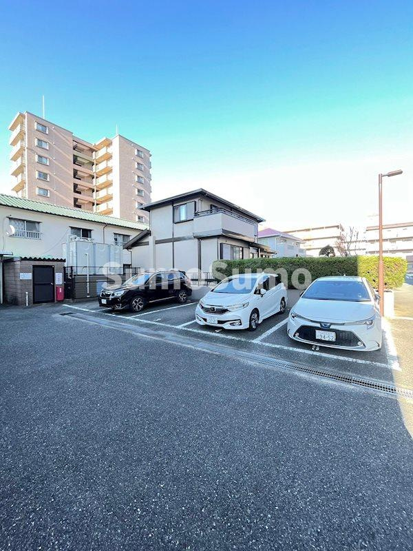 シャンテ吉塚の駐車場