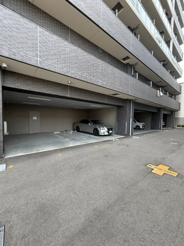 プレサンス尼崎アルモナ の駐車場
