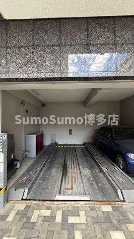 シャローム室見の駐車場