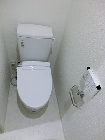 福岡市中央区舞鶴１丁目の賃貸マンションのトイレ