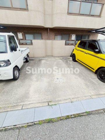 プリマヴェーラ浜甲子園の駐車場
