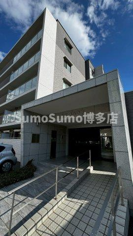 シエラハウスのエントランス|建物の内部です