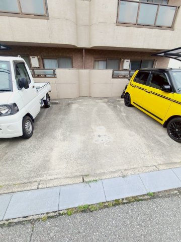 プリマヴェーラ浜甲子園の駐車場