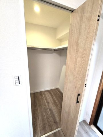 朝日プラザ大橋南の収納|
凄く大きなウォークインクローゼット♪
収納が大きいのでお部屋を広く使えます☆