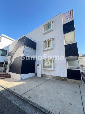 ジェームズ上馬の外観