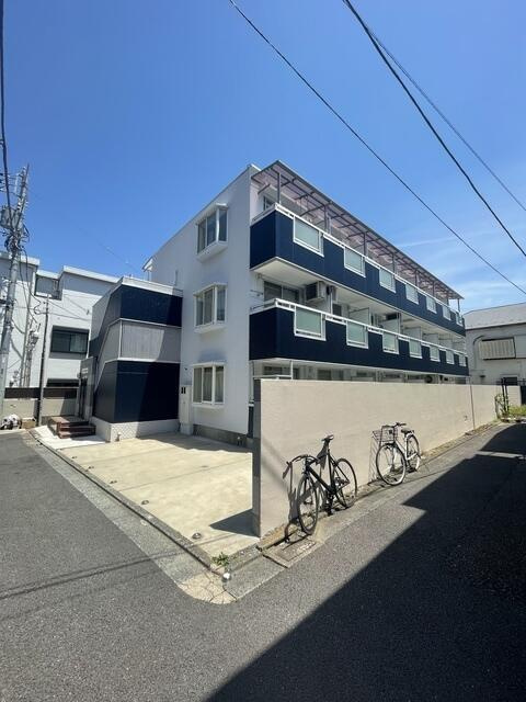 ジェームズ上馬の外観