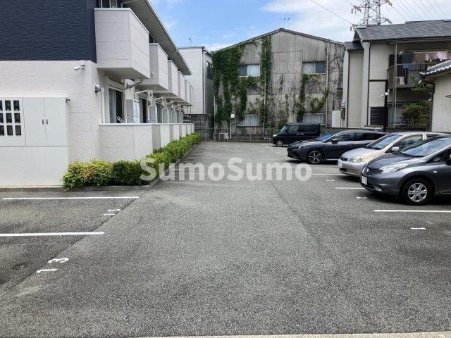 プリマベーラ森友の駐車場|車をお持ちの方に嬉しい駐車場付きの物件です