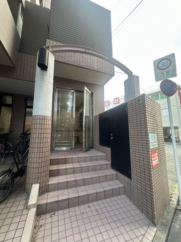 シャローム荒江のエントランス
