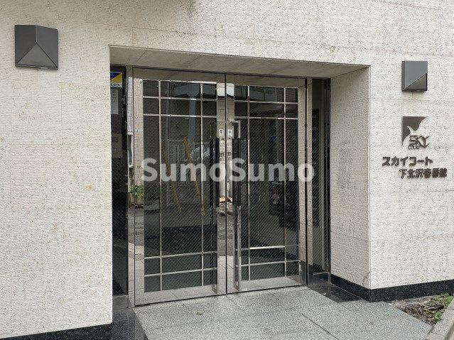 スカイコート下北沢壱番館のエントランス