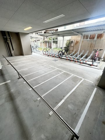 エスリードレジデンス ザ・グラン大阪ノアの駐車場|駐車場があるので、車を買う予定の方も安心です