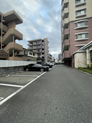 ジュノーパレスの駐車場