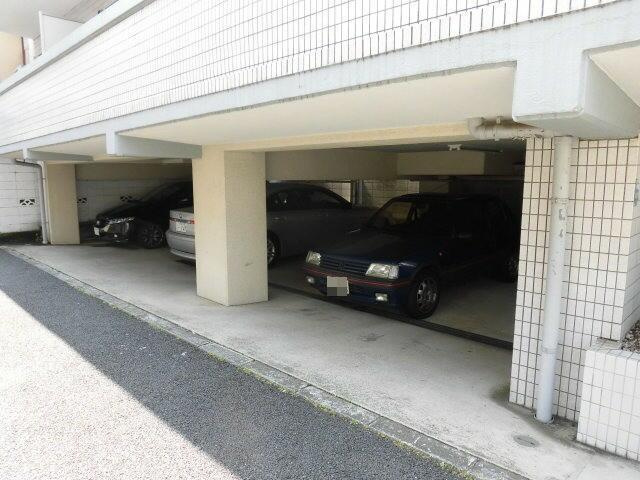 スターレジデンス中目黒の駐車場| 