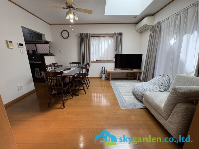 平塚市徳延　中古戸建の居間・リビング