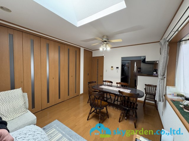 平塚市徳延　中古戸建の居間・リビング