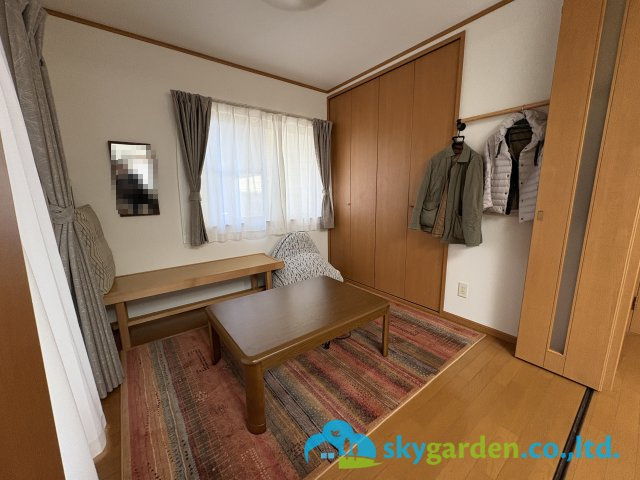 平塚市徳延　中古戸建の洋室|二面採光で明るい洋室