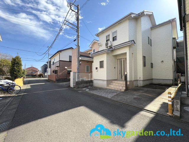 平塚市徳延　中古戸建の前面道路含む現地写真|閑静な旧開発分譲地