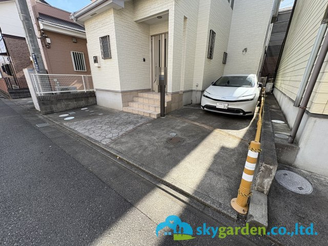 平塚市徳延　中古戸建の駐車場|車種により２台駐車可