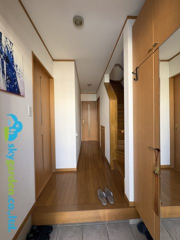 平塚市徳延　中古戸建の玄関|落ち着いた玄関です