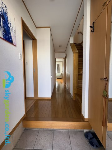 平塚市徳延　中古戸建の玄関|落ち着いた玄関です