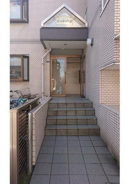 ジュネッタ８のエントランス|現況優先です