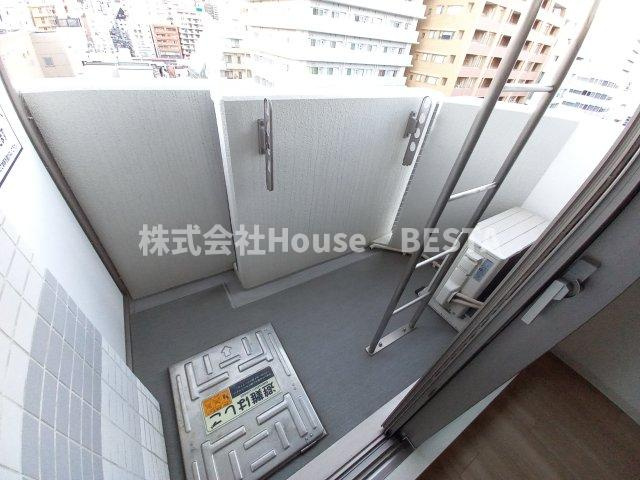 プレサンスみなと元町駅前のバルコニー