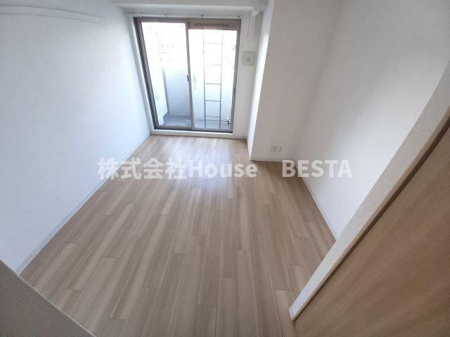 プレサンスみなと元町駅前の居間・リビング