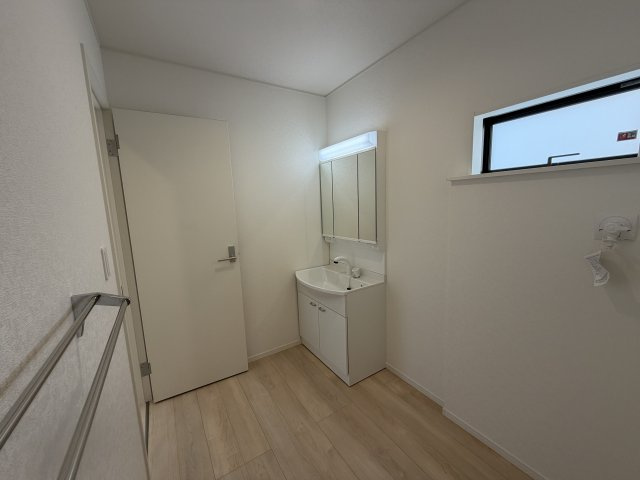 南城市佐敷佐敷　第1（全3棟）3号棟の脱衣所|3号棟　ゆとりある洗面室♪
