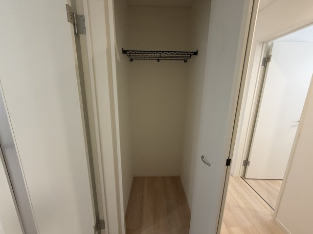 南城市佐敷佐敷　第1（全3棟）3号棟の収納|3号棟　1階ホール収納付き♪