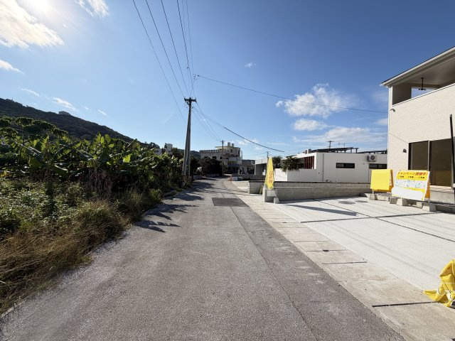 南城市佐敷佐敷　第1（全3棟）3号棟の前面道路含む現地写真|※南側公道5.5m♪