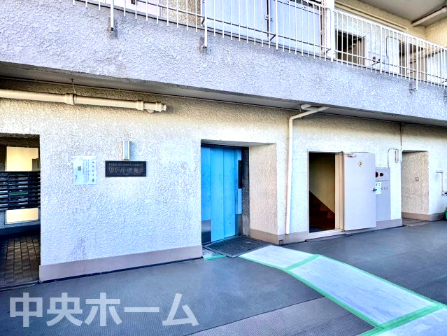 リバーパーク桜木のエントランス|【エントランス】マンションのエントランスは、その物件の印象を決める、顔とも言える場所です。毎日通る場所ですからきれいなのが一番です。