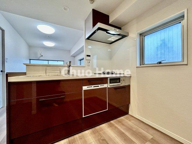 リバーパーク桜木のキッチン|ワイドで収納豊富なシステムキッチン