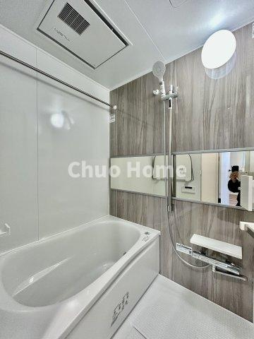 リバーパーク桜木の浴室|【バスルーム】暖房換気乾燥機付きシステムバスルーム。暖房・冷風・換気・乾燥など、毎日を快適に過ごせるうれしい機能が揃っています。雨の日の洗濯物も安心です。