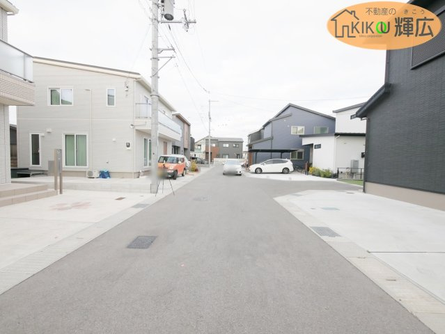 明石市二見町福里　中古戸建の前面道路含む現地写真