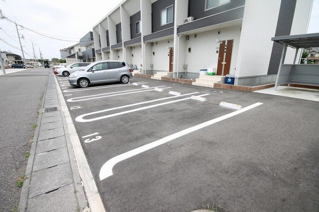 アモーレおおつ野の駐車場
