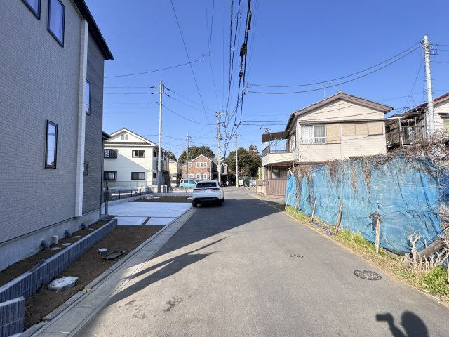 市川市宮久保４丁目新築戸建【宮久保小学校：9分】の前面道路含む現地写真|北側前面道路