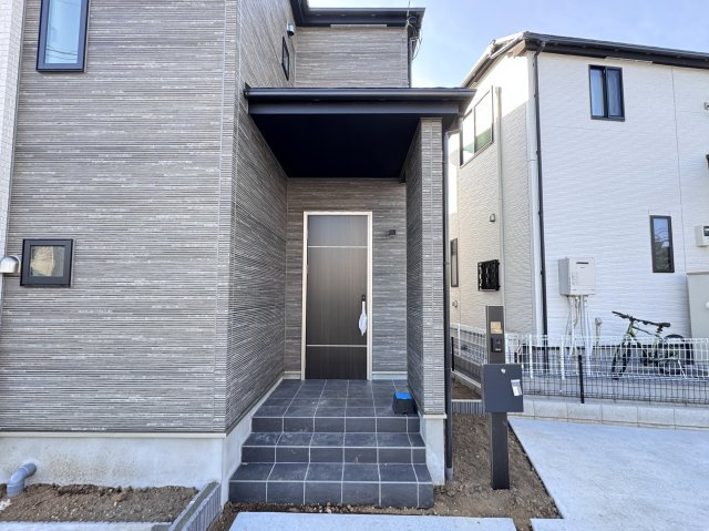 市川市宮久保４丁目新築戸建【宮久保小学校：9分】のエントランス|エントランス・玄関ポーチ