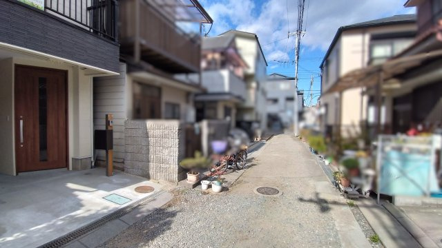 尼崎市東難波町　中古戸建の前面道路含む現地写真