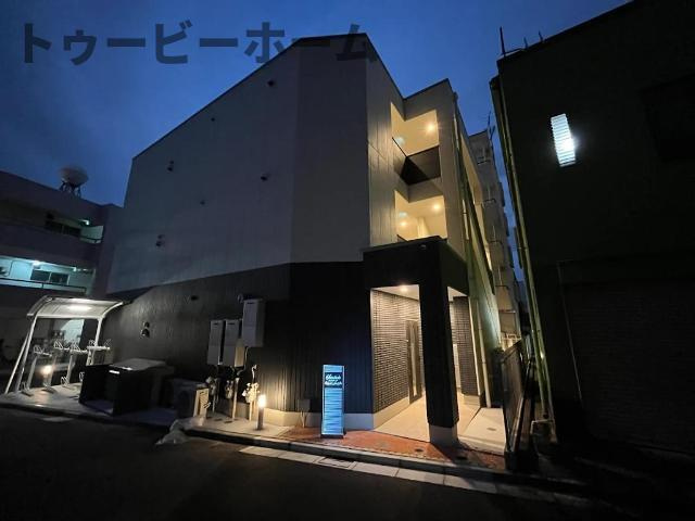 サウダージの外観|外観写真（夜）