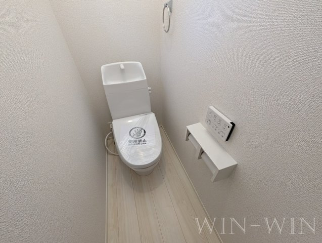 北山町戸建貸家のトイレ