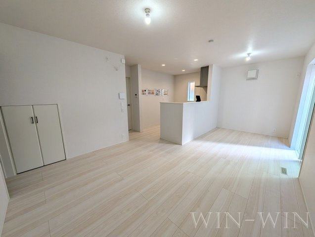 北山町戸建貸家の居間・リビング